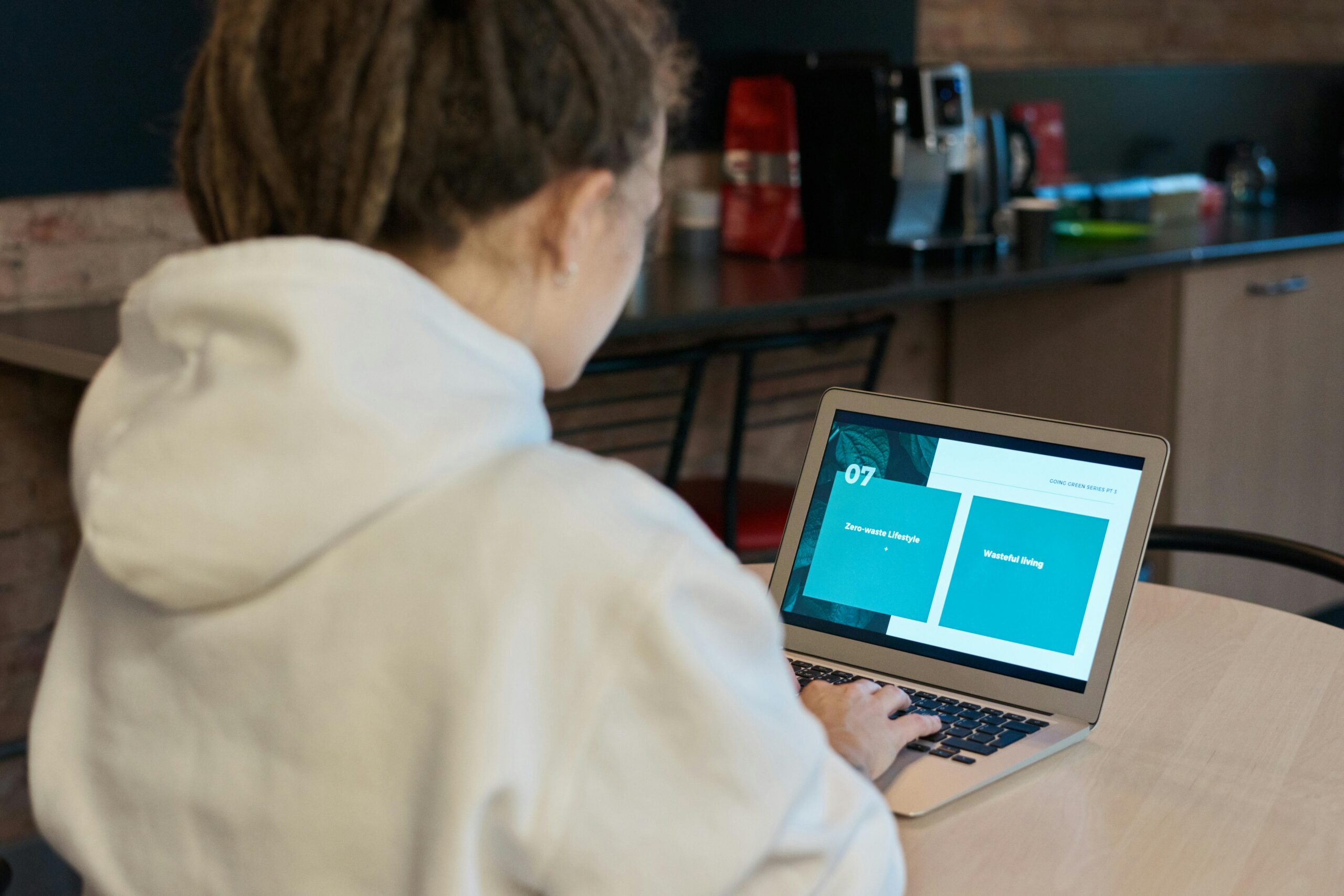 pexels-fauxels-3184662